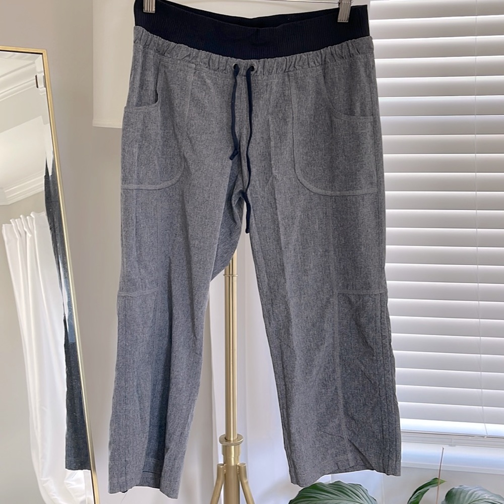 ATHLETA active wear Allegro capris.